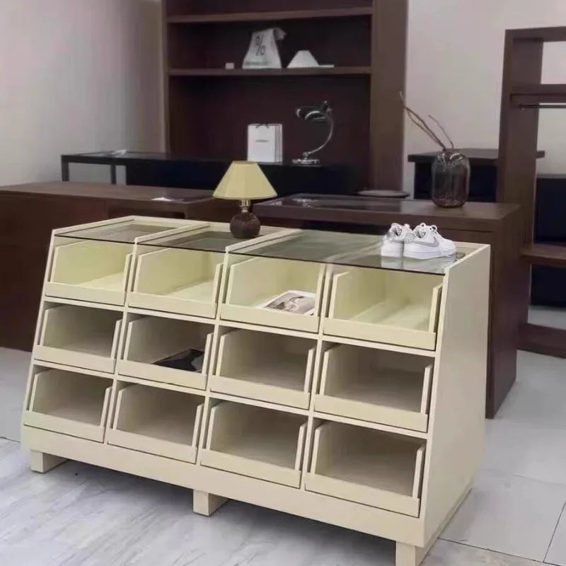 Kinderbekleidungsgeschäft Naka – Furniture And Hardware Store Bewertung und Preis